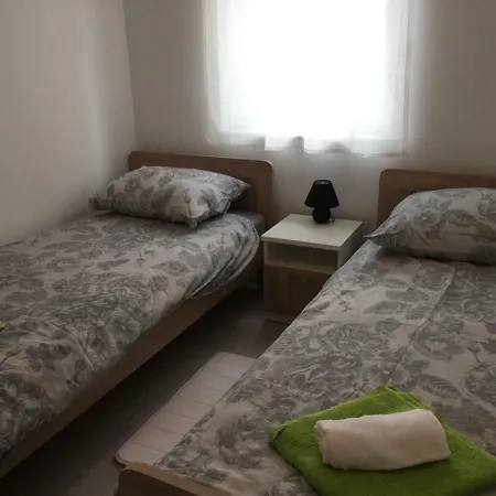Studio Apartman Nina Apartment *