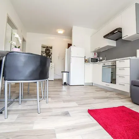 Studio Apartman Nina Apartment
