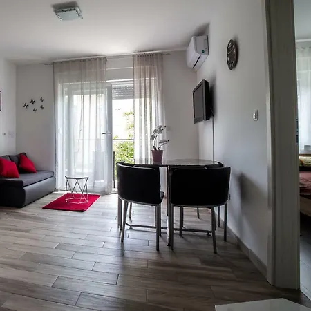 Studio Apartman Nina