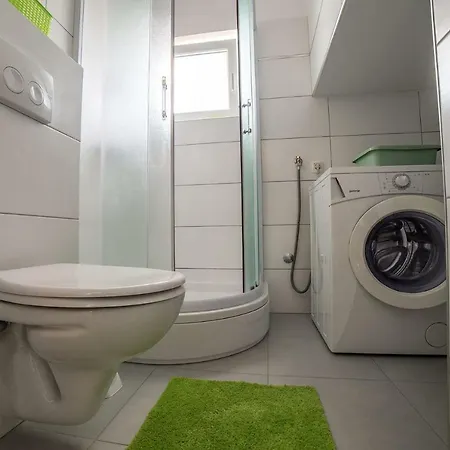 Studio Apartman Nina Apartment *